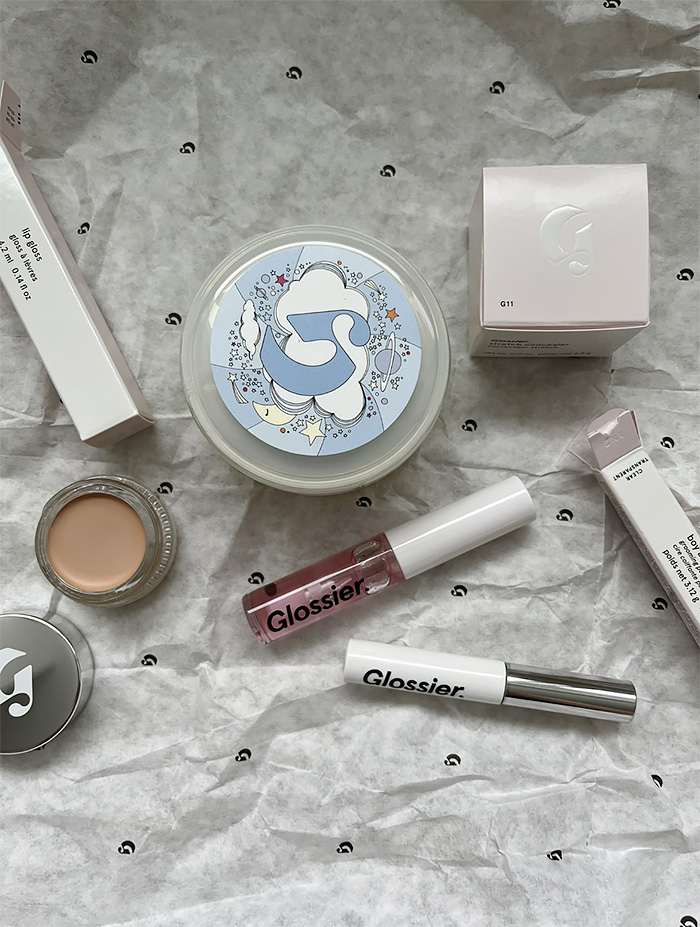 VeronikaNovot's tweet photo. Back on the blog today, friends! And sharing my @glossier @sephoracanada_ haul part one + my thoughts on the products I bought. Head over to the blog to read more... https://t.co/9tuYz1LiTk ❤️ https://t.co/IOMKxk2b8W