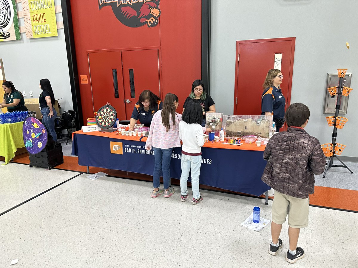 JesiArellano's tweet image. Great job @ReyesElementary  on your annual STEM Expo!  Loved seeing the students so engaged on a fun filled day of learning!