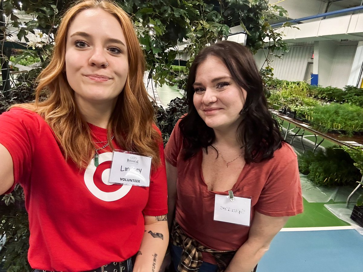 It was definitely hard not to take a couple new plant children home! We had such a great time volunteering with the Botanical Conservancy this Mother’s Day season. I can’t wait to see what the rest of this year has in store ❤️

#worksomewhereyoulove