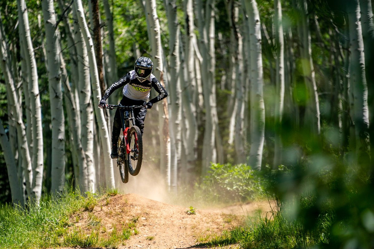 Deer_Valley's tweet photo. Our Twilight Ride series is expanding to 2⃣ nights! Join us every Tue and Thu from 4-8 p.m. for extended lift-served mountain biking.

Buy a 2023 #DeerValley Summer Season Pass by June 16, 2023 for discounted unlimited access: https://t.co/u0y8HvXmij

🚴‍♂️: @JaxsonRiddle @redbull https://t.co/WQ8UANm9B8