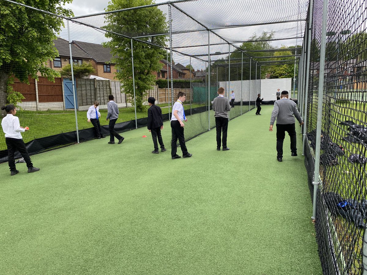 ExCurricHeys's tweet photo. Good turn out to cricket club and a I was able to touch base with Ms Ashton and Input points for the students that are making the most of her dance clubs 🏏💃 https://t.co/efkvODEZw2