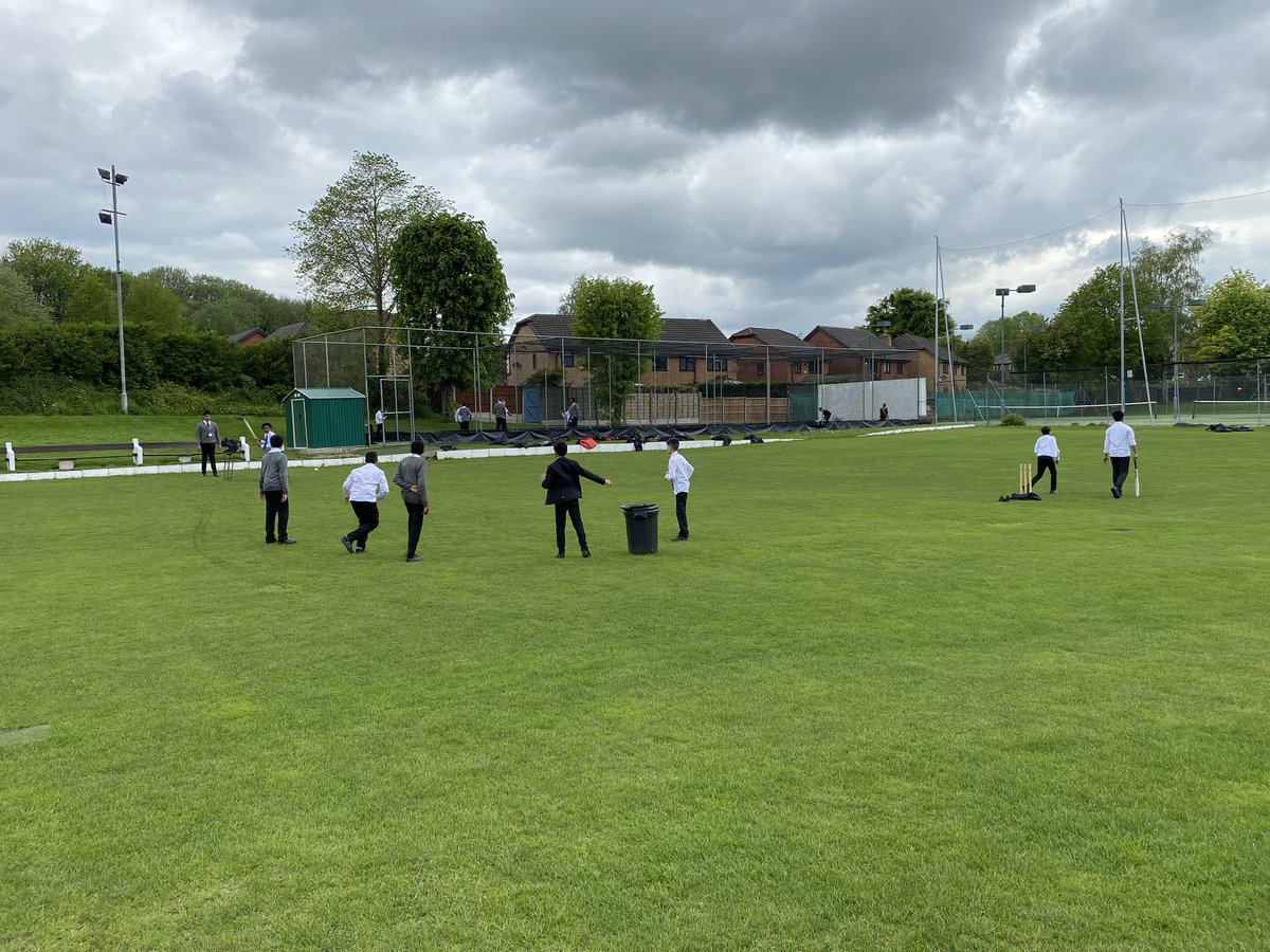 ExCurricHeys's tweet photo. Good turn out to cricket club and a I was able to touch base with Ms Ashton and Input points for the students that are making the most of her dance clubs 🏏💃 https://t.co/efkvODEZw2
