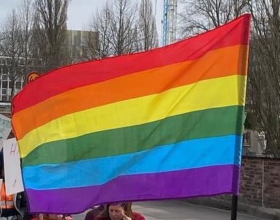 VVaxjo's tweet photo. På lördag är det ÄNTLIGEN dags för paraden som sammanfattar #vaxjopride ! Vi möts på Bäckgatan 14 strax efter kl 13 för att hämta banderoller och flaggor, och går sedan tillsammans mot Norrtullskolan. Där dunkar vi igång stämningen och sen går tåget kl 14! ❤️🧡💛💚💙💜 https://t.co/052K6K3HUk