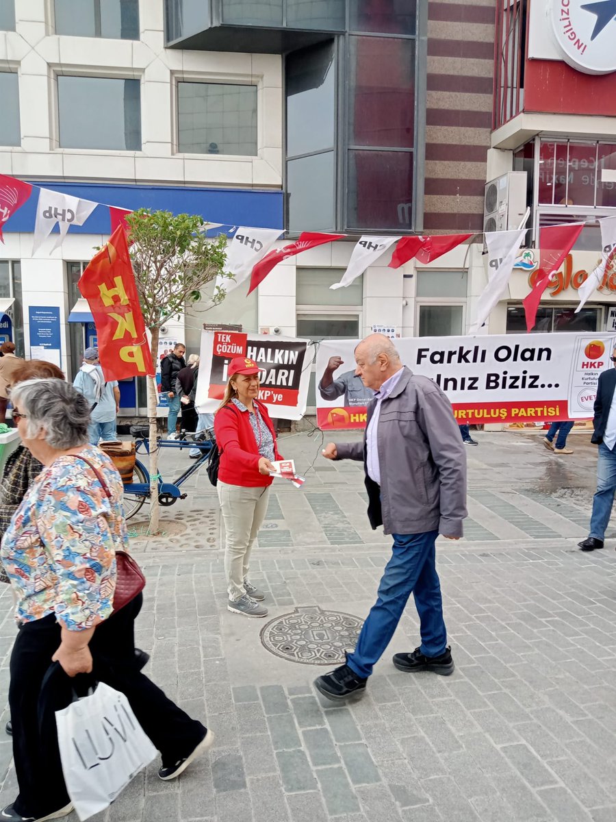 kurtuluspartisi's tweet photo. 📍İzmir
Seçim çalışmalarımız hız kesmeden sürüyor. İzmir Karşıyaka'da stant açtık ve bildiri dağıtımı gerçekleştirdik.
14 Mayıs'ta oylar HKP'ye!
#HKPyeOyVer
#FarklıOlanYalnızBiziz https://t.co/8OBItUwOEc