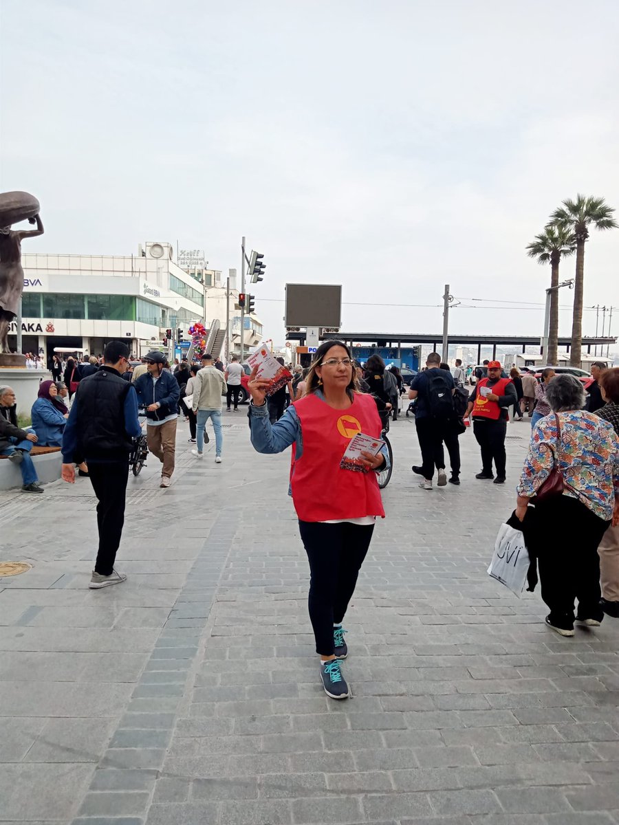 kurtuluspartisi's tweet photo. 📍İzmir
Seçim çalışmalarımız hız kesmeden sürüyor. İzmir Karşıyaka'da stant açtık ve bildiri dağıtımı gerçekleştirdik.
14 Mayıs'ta oylar HKP'ye!
#HKPyeOyVer
#FarklıOlanYalnızBiziz https://t.co/8OBItUwOEc