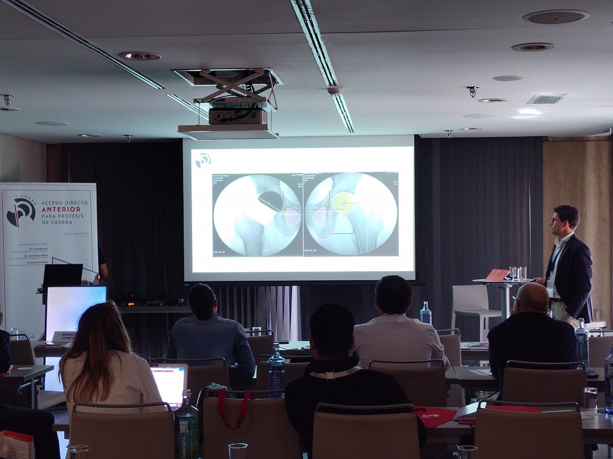 COTLaFe's tweet photo. Esta semana está teniendo lugar el I CURSO DE ACCESO DIRECTO ANTERIOR PARA PRÓTESIS DE CADERA 🦿dirigido por el Dr Escribá de la Unidad de Cadera de @COTLaFe  Con la participación de nuestros residentes 👨🏽‍⚕️@VicentSimon88  @AdriAlonso94  y el Dr Deserio 👏🏻👏🏻 https://t.co/Um2O2h7ElE