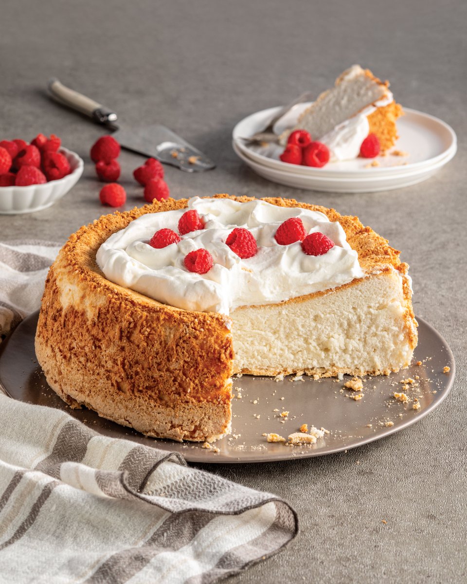 Lightweight and delicious, this Angel Food Cake is perfect for an easy dessert. 
bit.ly/3pwgLID
#southerncastiron #castironcooking #castironbaking #castironrecipe #angelfoodcake #fluffy