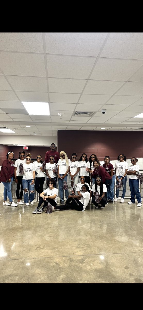 KHSLadyRoosTF's tweet photo. Ready for the State Meet Pep Rally
#uilstatemeet
#slowfeetdonteat
#speedkills
#ladyroos https://t.co/AdzRJD8jva
