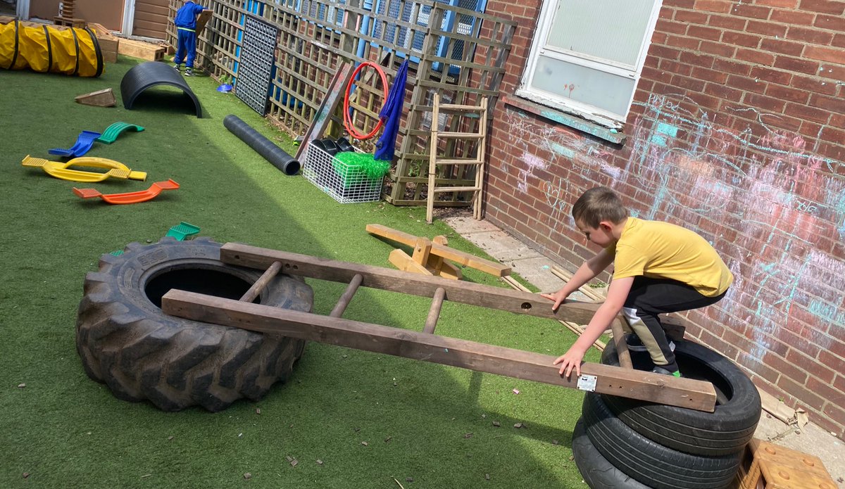 Monnow_Primary's tweet photo. Schematic play allowing our youngest children to take calculated risks and explore the world around them! #enablinglearning @EAS_EarlyYears @BrimbleGaynor https://t.co/jhAeUTB9EV