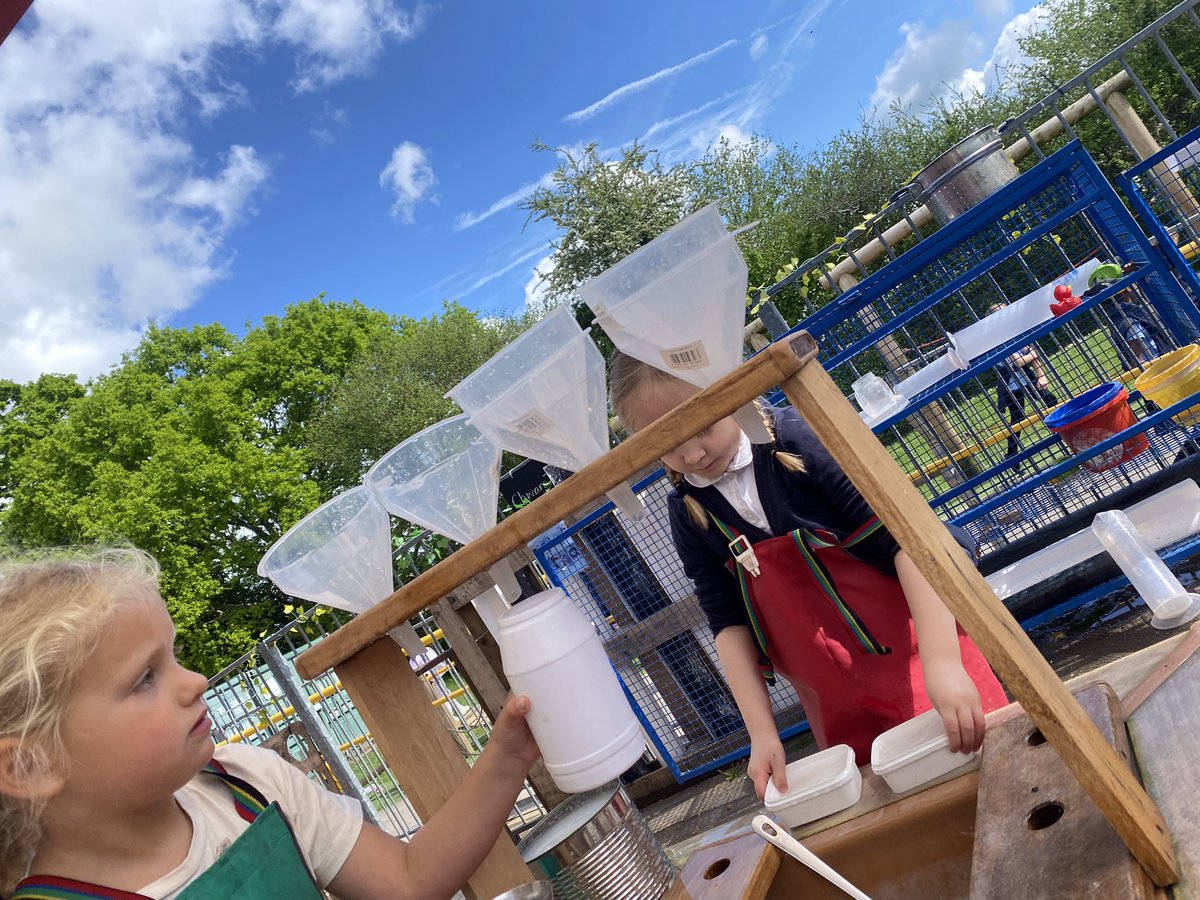 Monnow_Primary's tweet photo. Schematic play allowing our youngest children to take calculated risks and explore the world around them! #enablinglearning @EAS_EarlyYears @BrimbleGaynor https://t.co/jhAeUTB9EV