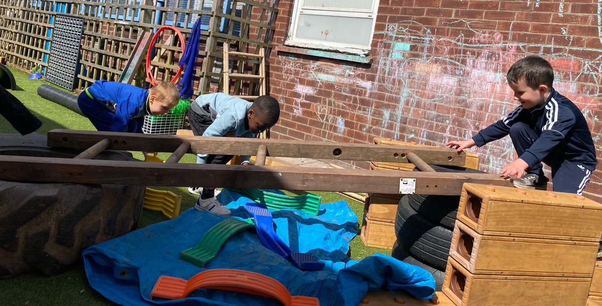 Monnow_Primary's tweet photo. Schematic play allowing our youngest children to take calculated risks and explore the world around them! #enablinglearning @EAS_EarlyYears @BrimbleGaynor https://t.co/jhAeUTB9EV