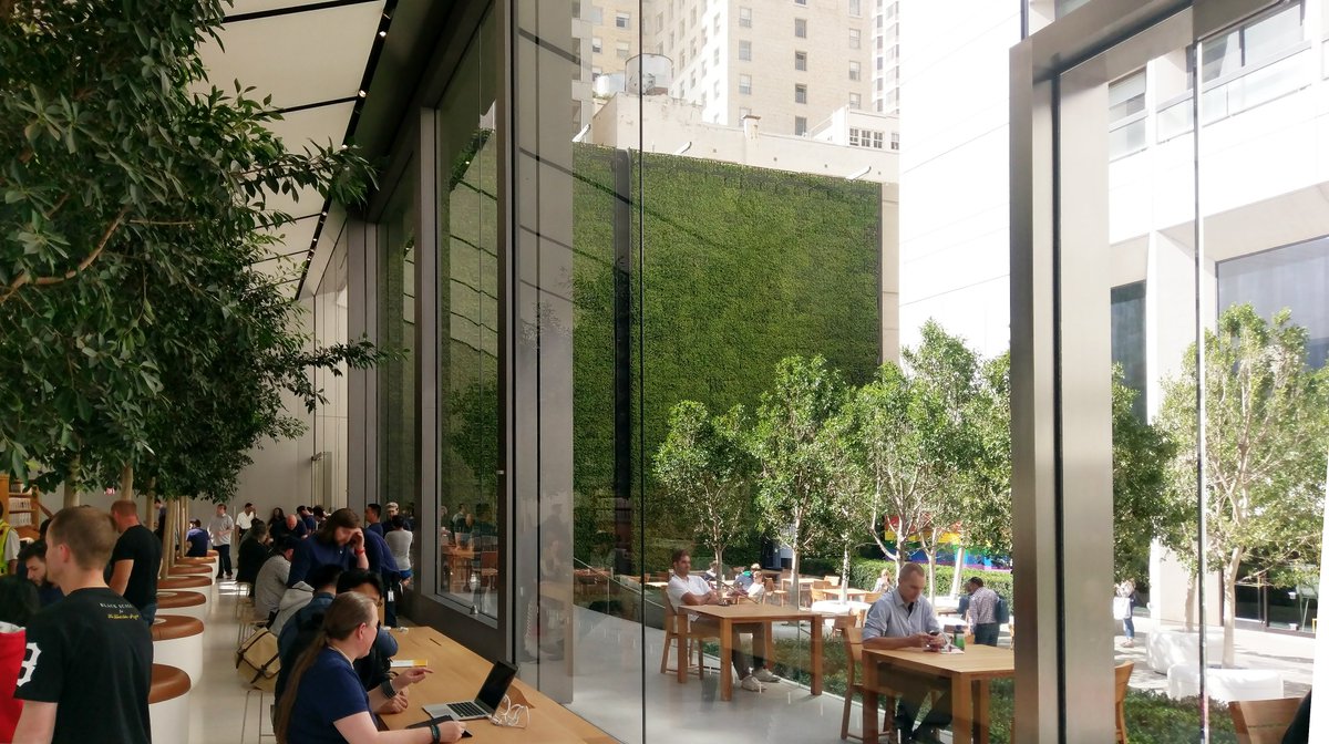Check out our SmartWall™ at the <a href="/Apple/">Apple</a> store in Union Square #SanFrancisco. We love it here. Beautiful #ClimateAction #ClimateTech!