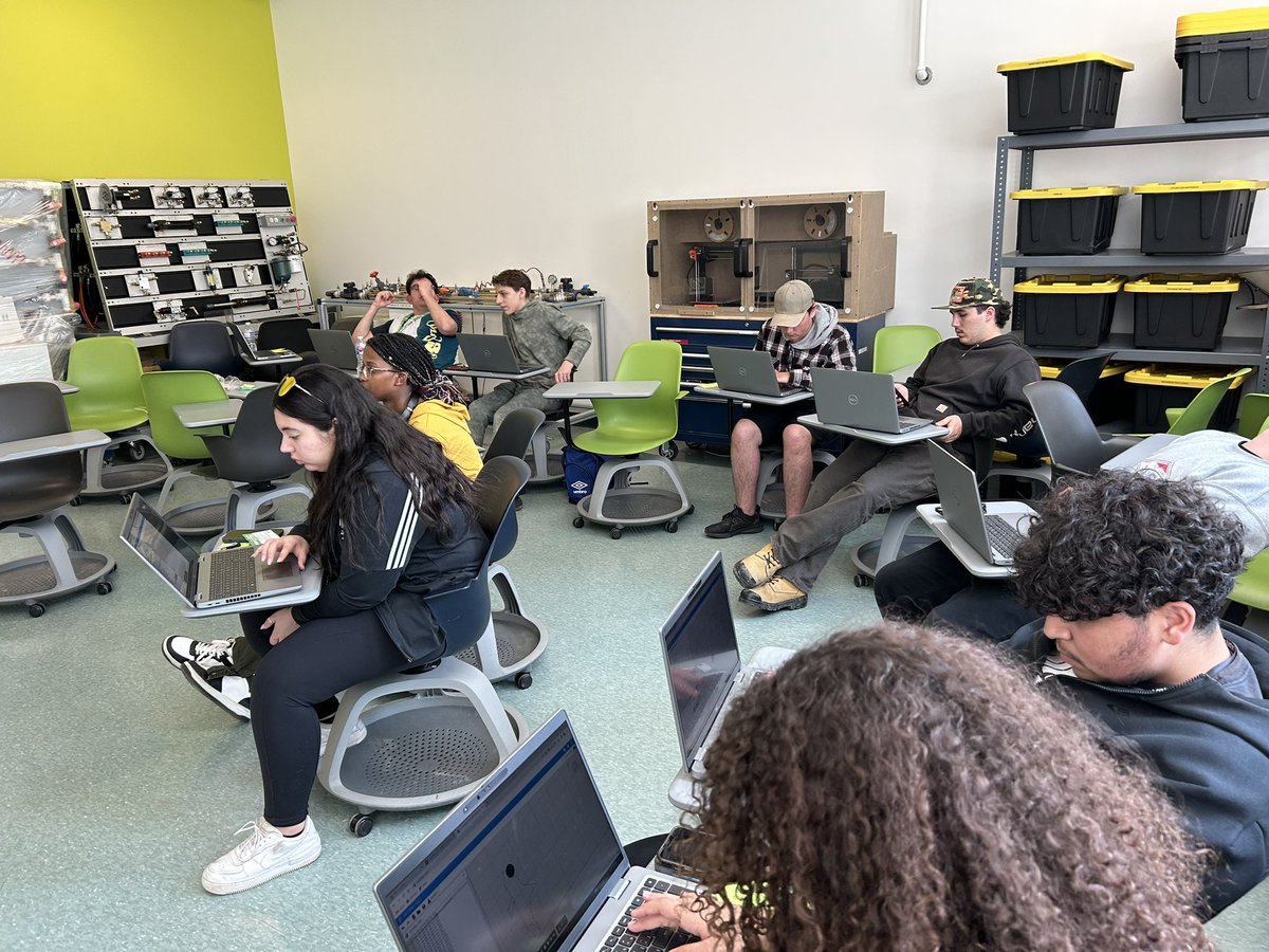 Les élèves de la MHS construction ont passé deux belles journées au camp d’anticipation du Collège la Cité à Ottawa. Ils ont participé à des ateliers pratiques sur le génie civil, le génie mécanique ainsi que l'architecture. <a href="/cscmonavenir/">Csc MonAvenir</a> <a href="/esc_stefamille/">École secondaire catholique Sainte-Famille</a> <a href="/CollegeLaCite/">LA CITÉ</a> <a href="/DReussite/">Destination réussite</a>