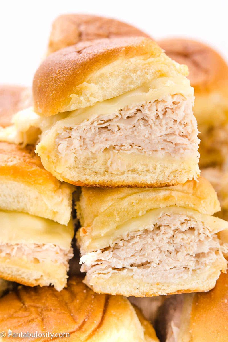 FantabulosityJB's tweet photo. Oven-baked turkey sliders, with a garlic butter glaze.... yes please! 
Get the recipe here: https://t.co/jIvIvmwFgE

#summerrecipes #sliders #turkey #recipeoftheday https://t.co/mpoiXri1jh