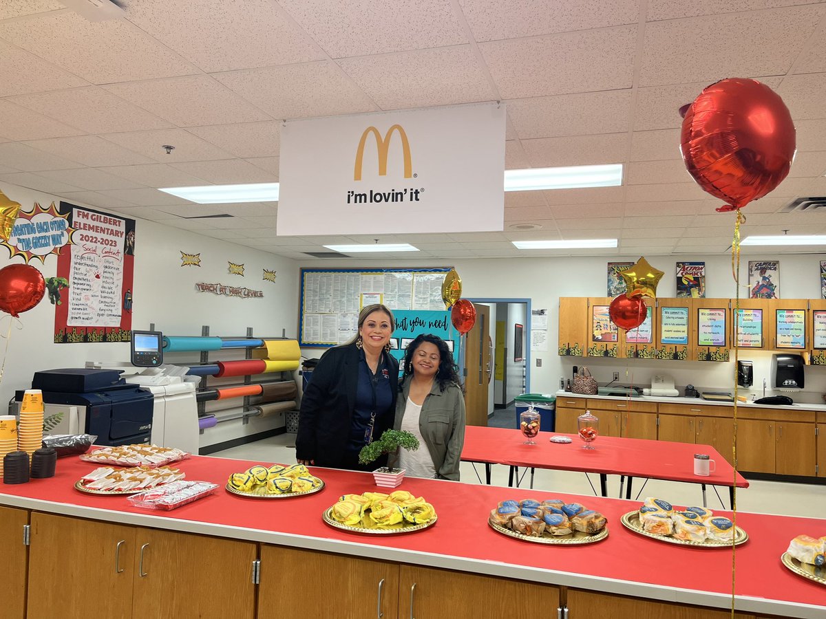 JanethElias713's tweet photo. McDonalds for breakfast. Thank you Gilbert โค๏ธ๐ฅฐ#fmgilbert #McDonalds #TeacherAppreciationWeek https://t.co/RDeHOeChBz