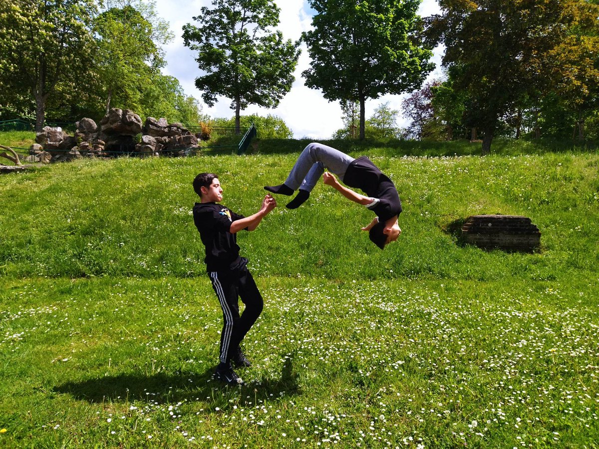 CollegeGuerin's tweet photo. [Sortie "Cordées de la réussite"]

Dans le cadre des "Cordées de la réussite", jeudi 11 mai, 14 élèves de 4eme et une élève de 3eme ont visité l'ébénisterie de M. Schumacker à Magnieres toute la matinée. 
1/2 https://t.co/HM8uW80raX