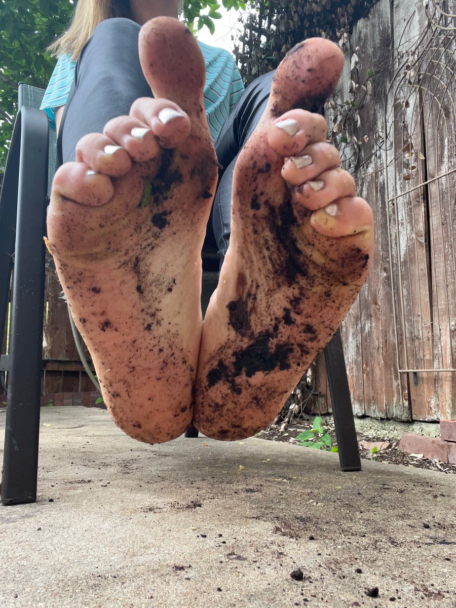 Wolfpause1's tweet photo. Oreos for lunch. Here ya go.
#dirtyfeet #toeflex #toescrunch #scrunchedsoles #dirtysoles
https://t.co/fI4bPVsXQf https://t.co/UVuEVU936F
