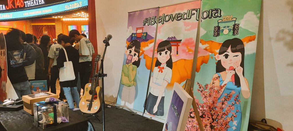 PodcastBingoIjo's tweet photo. Kehabisan bday 2shot, tp terobati dpt kursi hoki &amp; ketimpuk bola kemenangannya nona tsundere favoritkuu ❤ @S_FloraJKT48
Kamu ngga sendirian Flo, keberadaan kamu punya banyak arti di hidup ini, keep move forward ya.
Thanks freebies &amp; mantappu projectnya @FloRisenID
#18elovedFlora https://t.co/27HCf8Yq1I