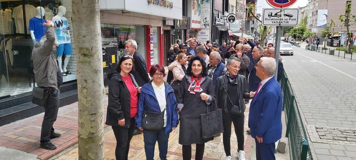 Seçim çalışmalarımız son hızıyla devam ediyor il başkan yardımcımız Hatice Gökçen vekil adayımız Doğa Şanlıoğlu 

Bugün Çaycuma da  organize Sanayi bölgesinde çalışan emekçi kardeşlerimiz ile buluştu

Ve kendilerinden destek istedi
