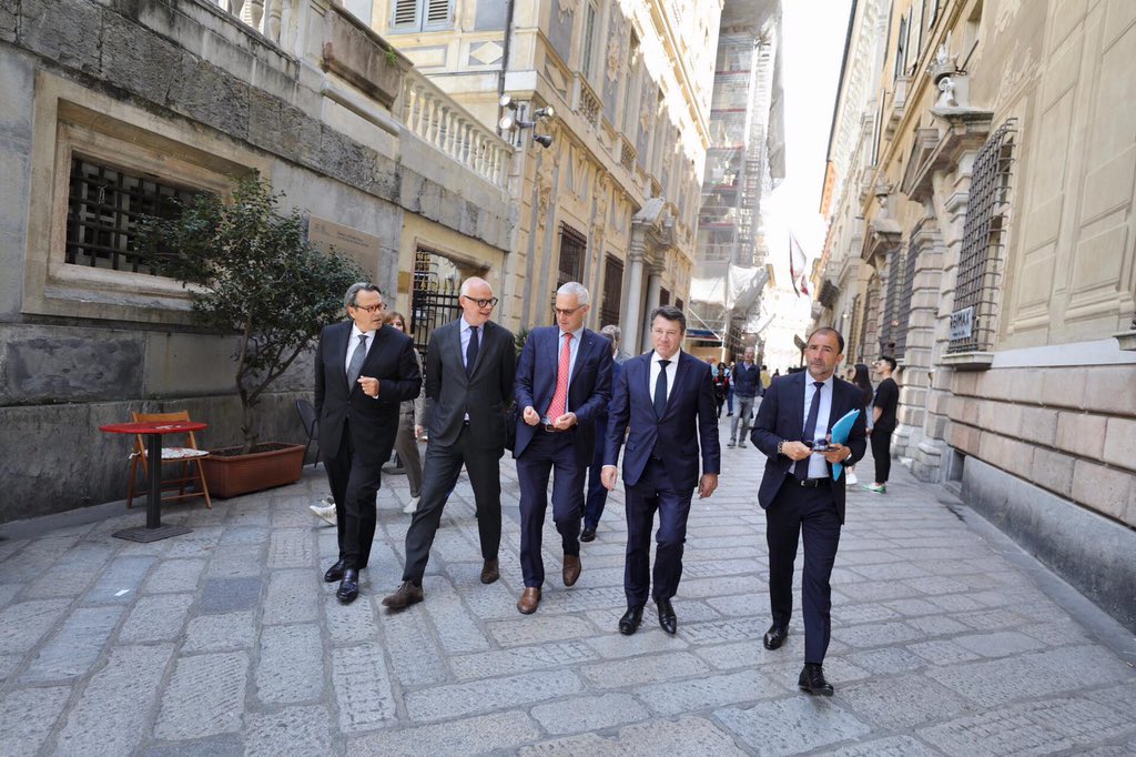 cestrosi's tweet photo. Gênes, dotée du 1er port italien, de commerce et passagers, mène une politique du littoral ambitieuse. Un important programme public-privé de requalification va transformer les infrastructures portuaires, mené conjointement avec de nombreux aménagements sur le front de mer. https://t.co/WD5ZSiu0c7