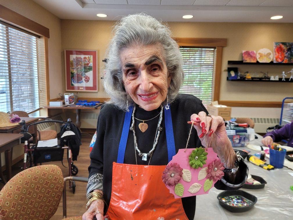 More spring-themed fun!! 🦋🌼 We made these adorable door hangers in hopes that the warmer weather is here to stay. 🌞

#DIY #Crafts #SeniorLiving #AssistedLivingCommunity #AssistedLiving #MenorahPark #ExcellenceInCaring