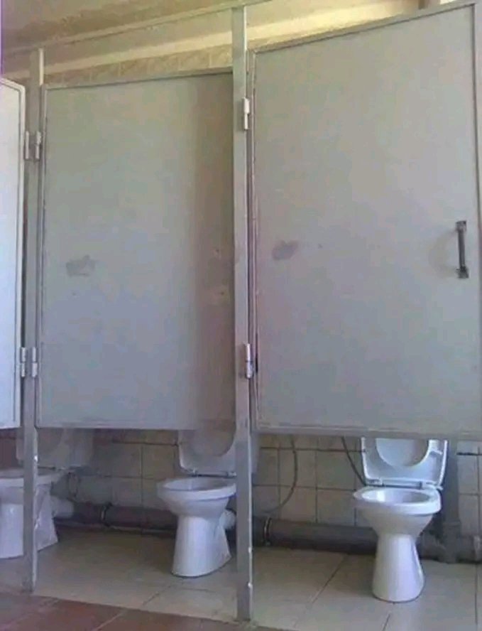 omwambaKE's tweet photo. Now I've seen it all 🤣
Do you think the design could've been a man thing or a woman thing? Please Leave KCSE class of 2015 out of this! https://t.co/4RTYGPKzJS