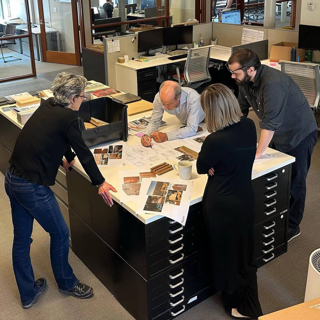 FlavinArchitect's tweet image. Another day, another collaborative moment with Colin at the center table. What design challenges are you solving today?

#collaboration #architecture #newenglandmodernism #flavinarchitects #architect #designer #bostonMA #drawing #plans #modernarchitectur… instagr.am/p/CsHCWslOyVn/