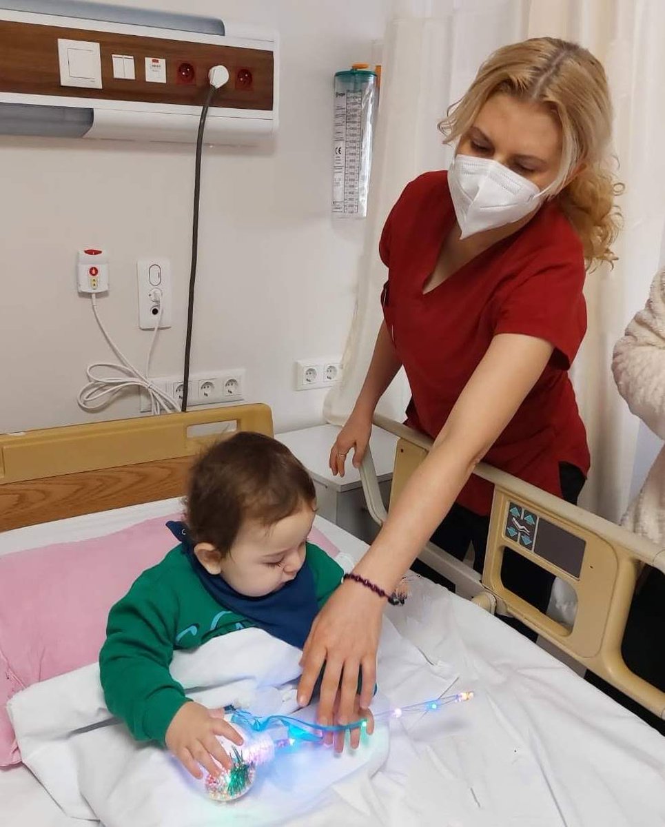 yilmazlm's tweet photo. Hemşireler hastanelerin vazgeçilmez sağlık elemanıdır. Başka nedir hemşire;
⚕️İlk yardımdır
⚕️Hayat koruyandır
⚕️Hayat kurtarandır
⚕️Yaraları sarandır
⚕️Hastayı koruyandır
⚕️Eğitim verendir
⚕️Destek olandır
⚕️Tedavi edendir
⚕️Bakım verendir
#12MayısHemşirelerGünü https://t.co/aM7oSHNBjW