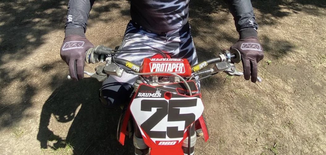 Haudenschild_R's tweet photo. Moto gloves: https://t.co/RTFXxzMPx2 https://t.co/McQhRbCmTg