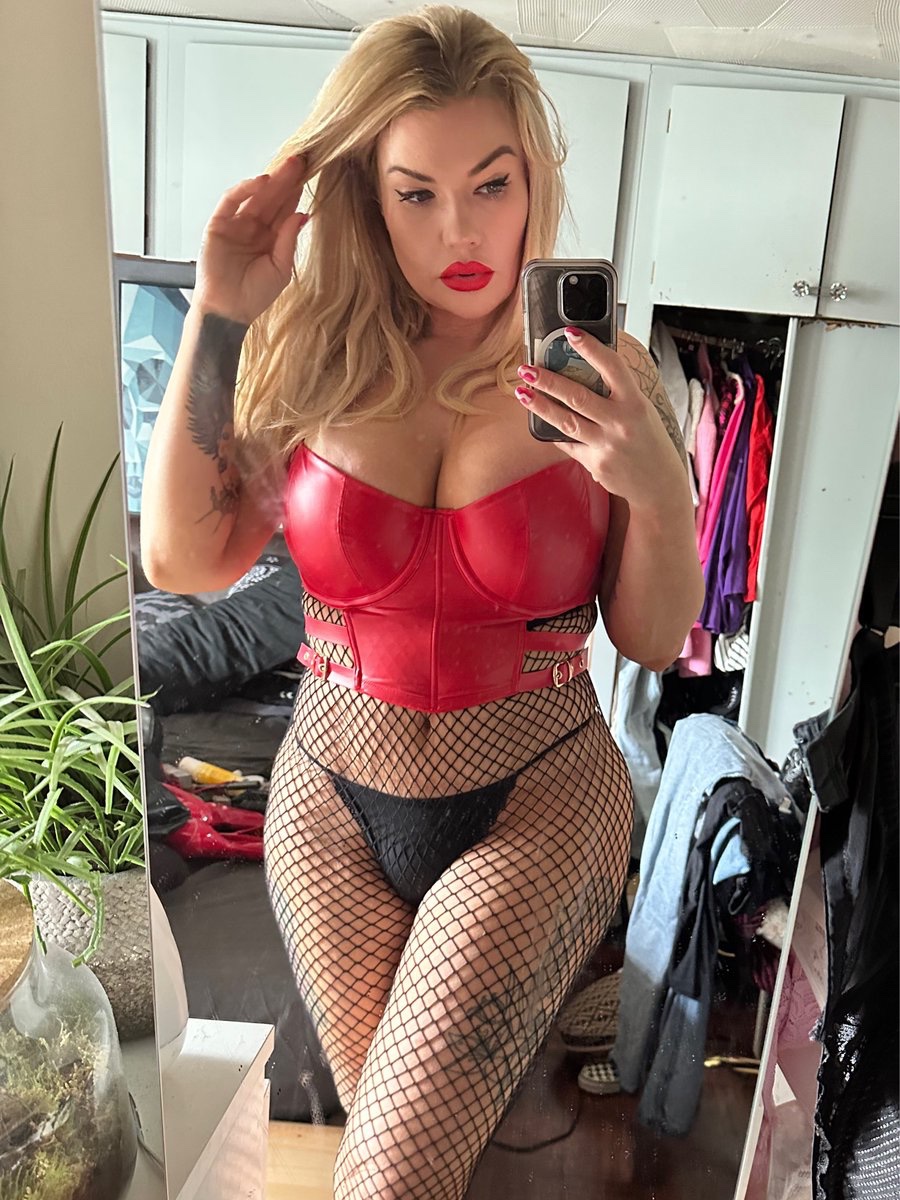 TW Pornstars - Miss Poison Candi. Twitter. I love how Ive developed the  last 4 years as a domme. When. 5:05 PM - 11 May 2023