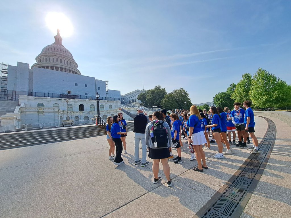 KellySyroka's tweet photo. Bus #4 
Visited the Capital, Library of Congress, and Supreme Courts today. We were not able to go in due to a private hearing. https://t.co/YsCFRqNDB2