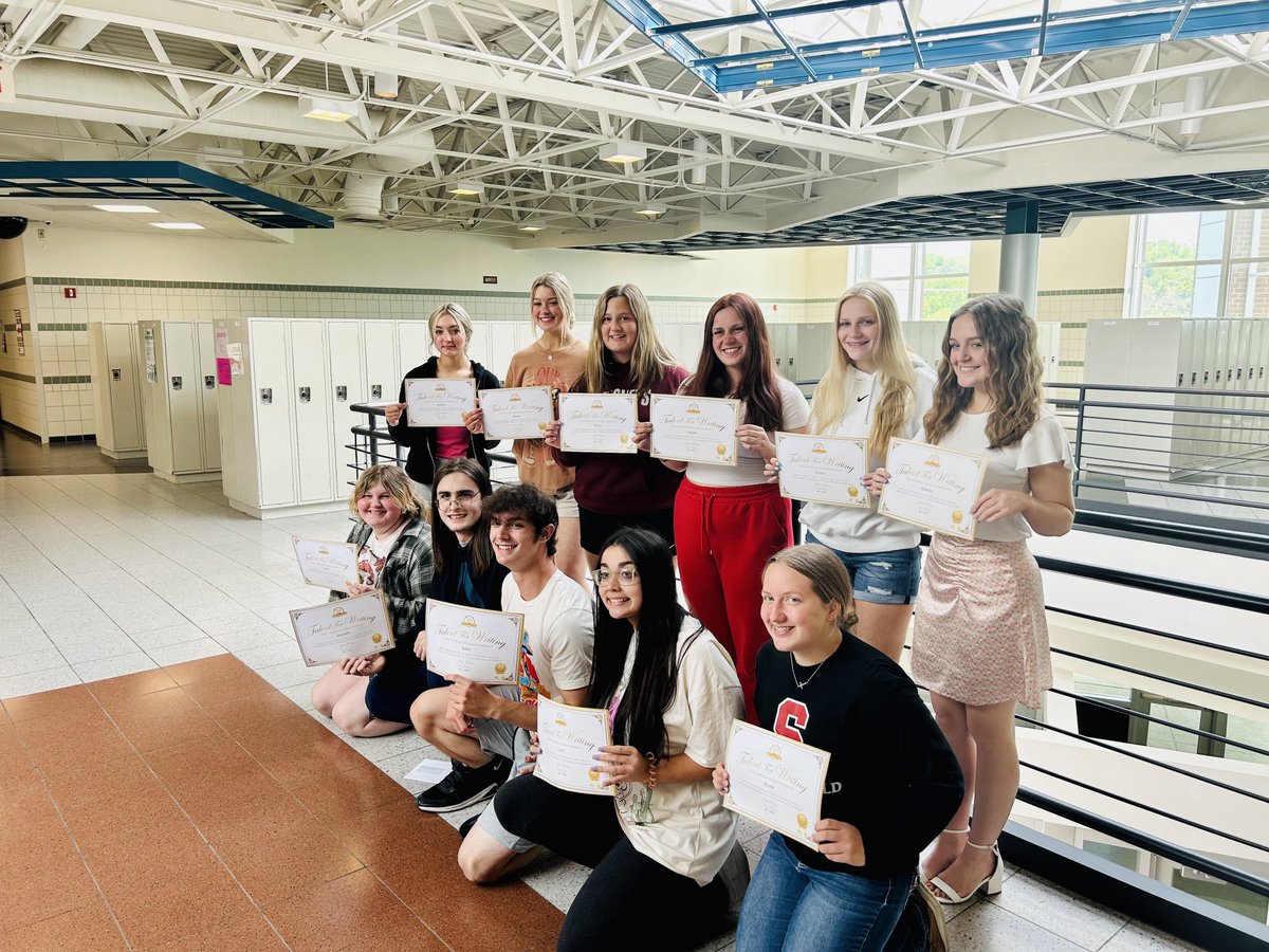 danielclara8's tweet photo. Young Writers Anthology will include these ⁦@SouthmorelandH1⁩ students! Congratulations writers! #WeAreScotties ⁦@SdSouthmoreland⁩ https://t.co/estlmdiJBe