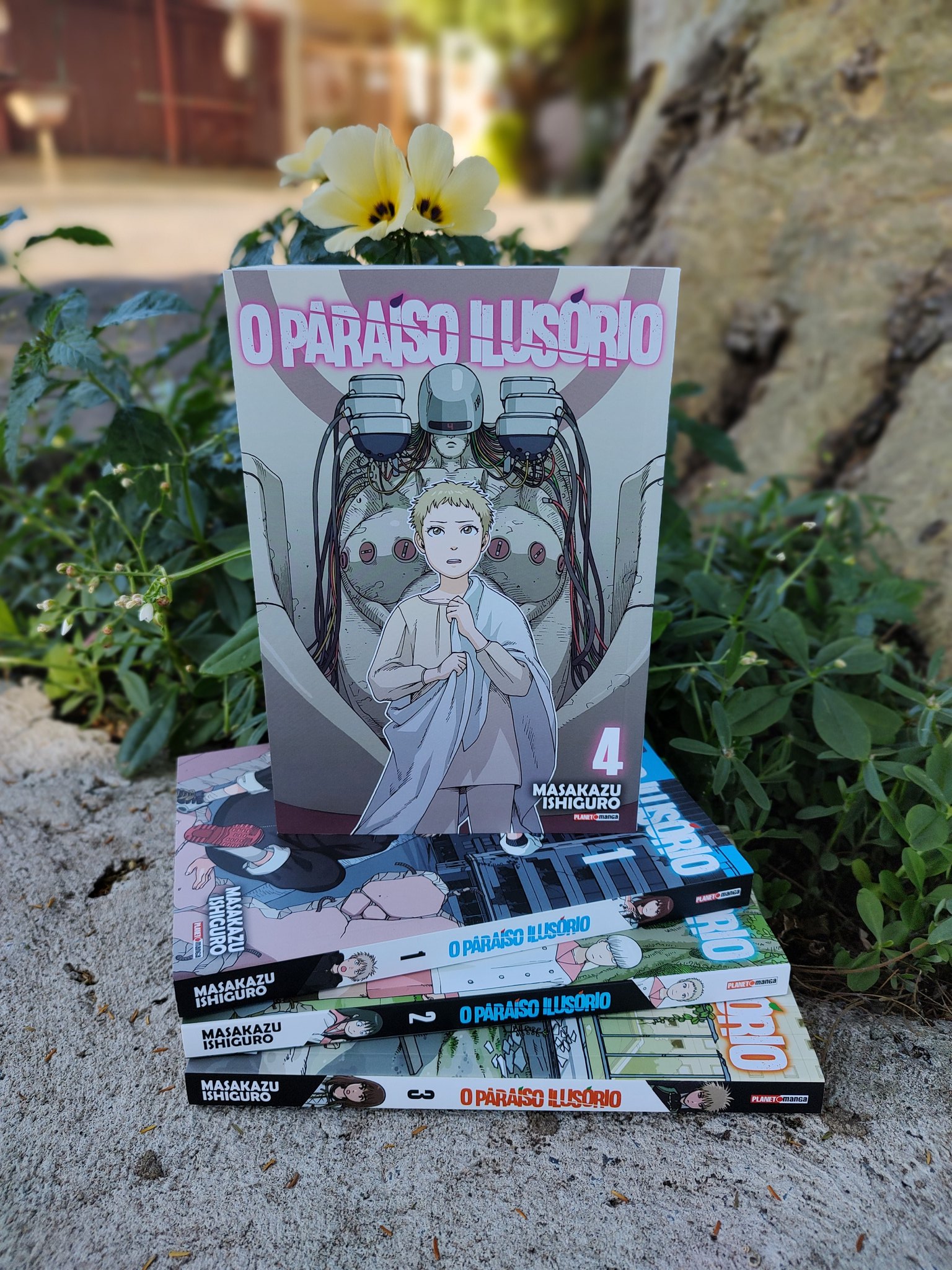 Mangá O Paraíso Ilusório Panini - Revista HQ - Magazine Luiza