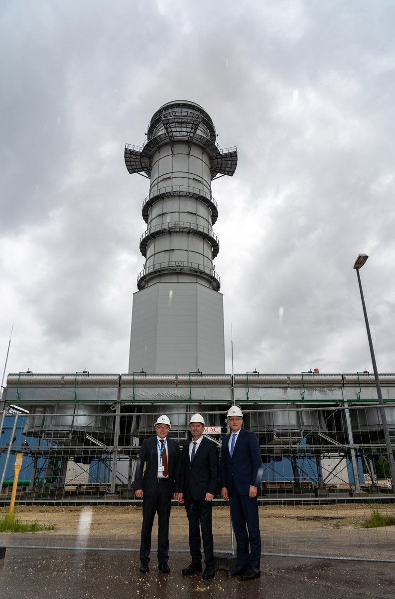 Besuch bei Uniper am Kraftwerksstandort Irsching. Gaskraftwerk Irsching 6 läuft bereits im Probebetrieb. 300 MW, soll als „besonderes netztechnisches Betriebsmittel“ gezielt dann eingesetzt werden, wenn Strom knapp ist. Kann innerhalb 30 min hochgefahren werden. Ergänzung zu EE.