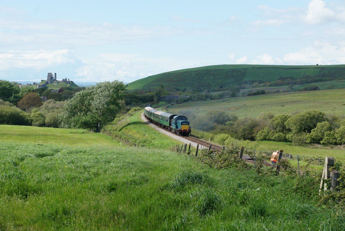 thesatnav89's tweet image. Preview day before the start tomorrow sees the class 17 Clayton south of Corfe Castle heading towards Swanage #Clayton #class17
