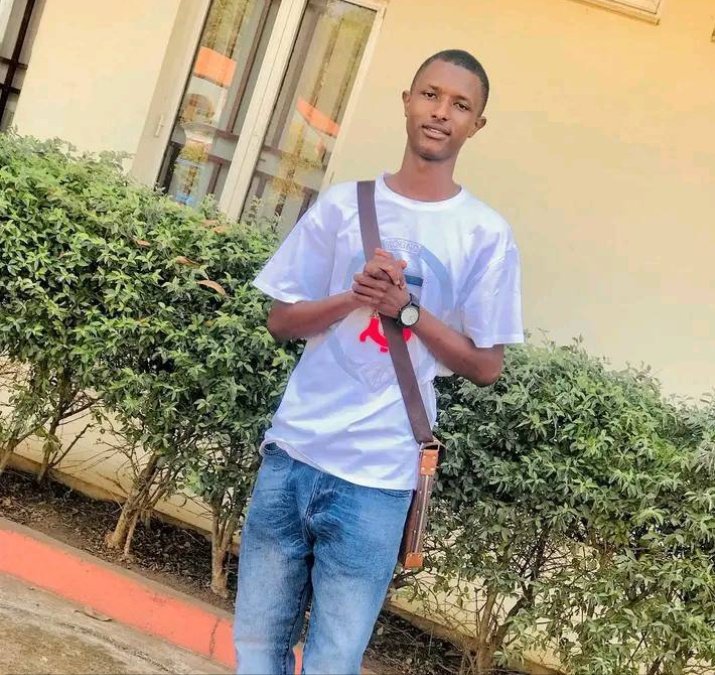 Porté disparu depuis 3jours a faranah, Boubacar Diallo natif de la ville de karamoko alpha de Labé, prière de me contacter si vous le voyez ou obtenez une quelconque information au 627219203/627553280 maximum de partage s'il vous plaît