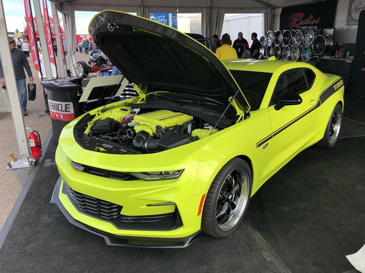 SVE_CARS's tweet photo. #TBT 2020 1000HP Stage II Yenko/SC® Camaro in Shock & SVE founder and president #EdHamburger !
#1000HP #Stage2 #Yenko #Camaro #Shock #SpecialtyVehicleEngineering #Yenko #BarrettJackson #nitto #Automotive https://t.co/6mNWqPHobK