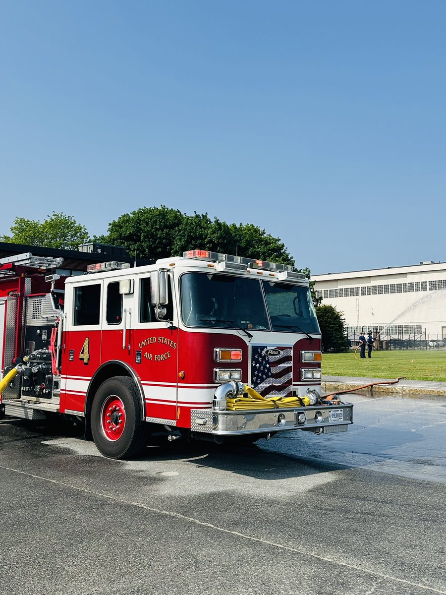 iafff78's tweet photo. • Pump and Relay Ops Training •

#AlwaysTraining #AlwaysReady #HanscomAFB #IAFFnewsdesk #PFFM #IAFF #FLocal78 #UnionStrong #AirForce #FederalFireFighters https://t.co/uFM4op33cf