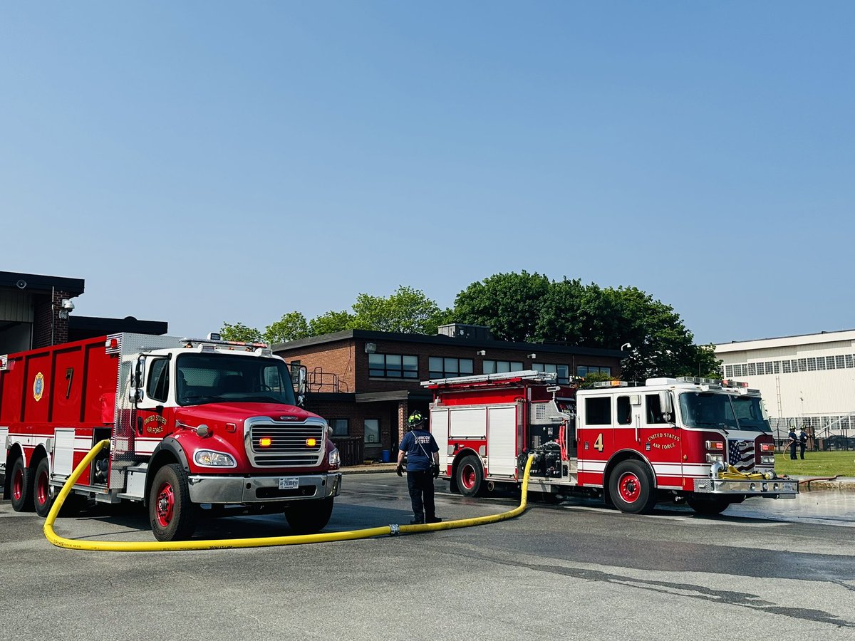 iafff78's tweet photo. • Pump and Relay Ops Training •

#AlwaysTraining #AlwaysReady #HanscomAFB #IAFFnewsdesk #PFFM #IAFF #FLocal78 #UnionStrong #AirForce #FederalFireFighters https://t.co/uFM4op33cf