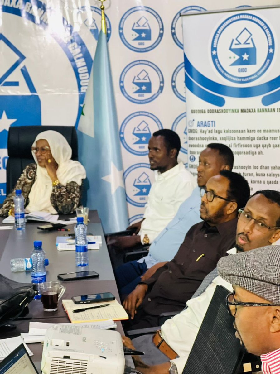 GIECGalmudug's tweet photo. May 11, 2023 Guddiga Doorashooyinka Galmudug wuxuu ku shiray Xarunta cusub ee Guddiga. shirka waxaa Gudoomiyey Gudoomiyaha iyo ku xigeenka, xubnaha guddiga iyo lataliyaal ka socday Hay’adda IESG. 
Shirkaa maanta waxaa lagu meel mariyey xeer hoosaadyo iyo qorsheyaal. https://t.co/g7oHJVGnFz