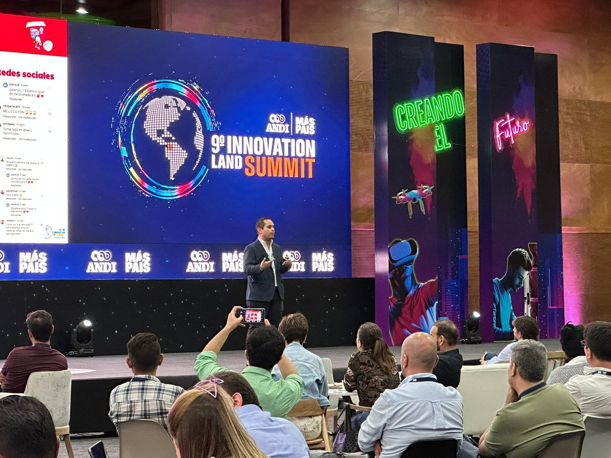 ANDI_Antioquia's tweet photo. 🤳¿Qué está pasando en el #InnovationSummitANDI?
Esteban Ocampo (@estebanocampo), director de trade marketing de @Alpina cuenta la experiencia de la compañía innovando para el mercado con el #Alpilitro 😋, en el marco del segmento de experiencias #AsíLoLogré👨🔬👩🔬
#InnovaciónANDI https://t.co/teAwqoH0u5