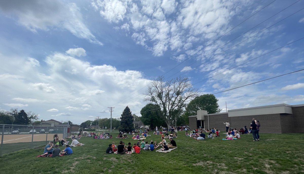 What a great day for a picnic! Thank you ⁦<a href="/sandoztigers/">Sandoz Elementary</a>⁩ families for joining us as we celebrate the birthday of Mari Sandoz! #Proud2BMPS
