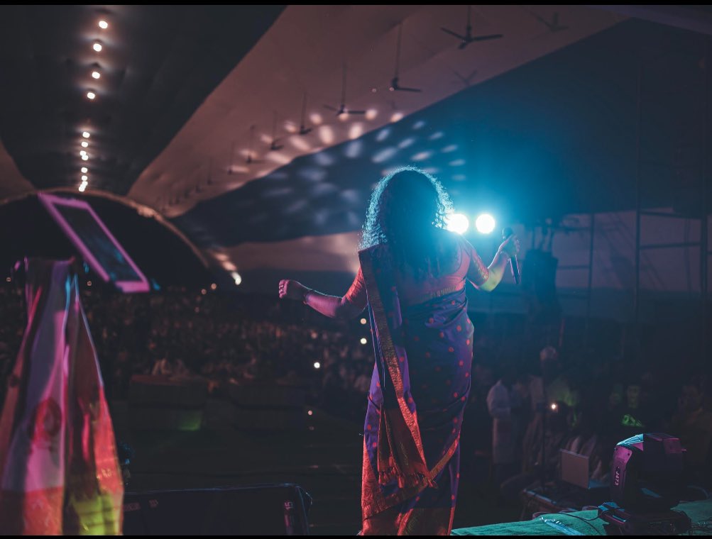 zublee's tweet photo. Thank you Silapathar, Dhemaji for all your co-operation &amp; love. Keep Blessing 🙏
.
.
Tonight will perform for the amazing people of Hajo ❤️
.
.
📸 @RajKmalSaiKia 🤍
.
.
#zband #showtime #zubleebaruah #zbcurls #musicalmay #bihutour2023 #love #happiness https://t.co/5ohpf9GnD0