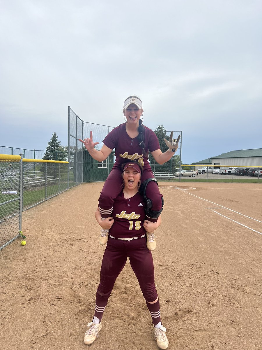 JCJets_Softball's tweet photo. JET BALL WIN!!

The Jets defeated Mid-Michigan College 3-0 in the first game of regional play.

The Jets take on the Hocking Hawks at 2 PM.

#jetball https://t.co/zfEQKPEOAB