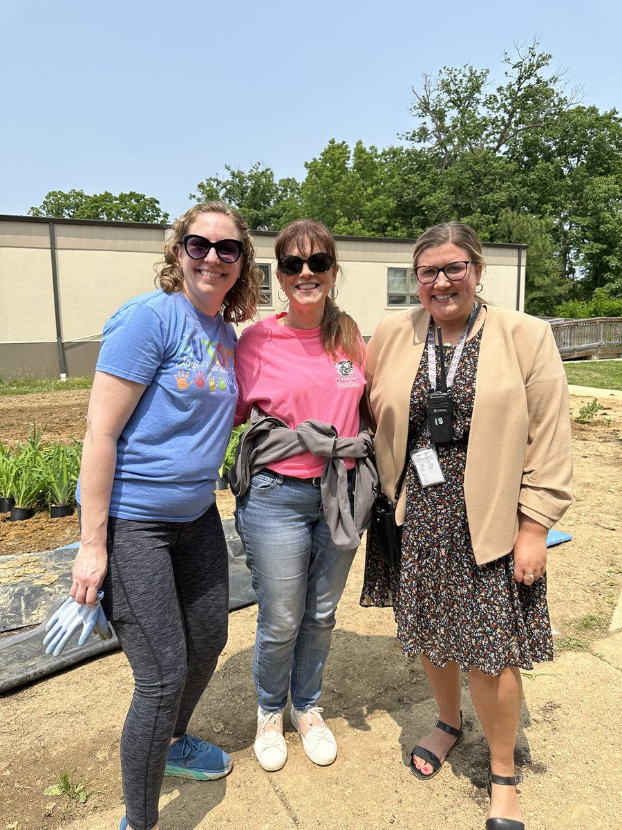 “This is so satisfying” words from an a 4th grade student at Bush Hill ES <a href="/bushhilles/">Bush Hill Elementary School</a> as we helped to plant a pollinator meadow! Thanks to <a href="/ffxpublicworks/">Fairfax County Public Works</a> Danielle Wynne, Principal Duffy and her team of staff &amp; parent volunteers as well as #FCPSGet2Green team <a href="/FCPSR3/">FCPS Region 3</a> <a href="/fcpsnews/">Fairfax Schools 🌟</a>