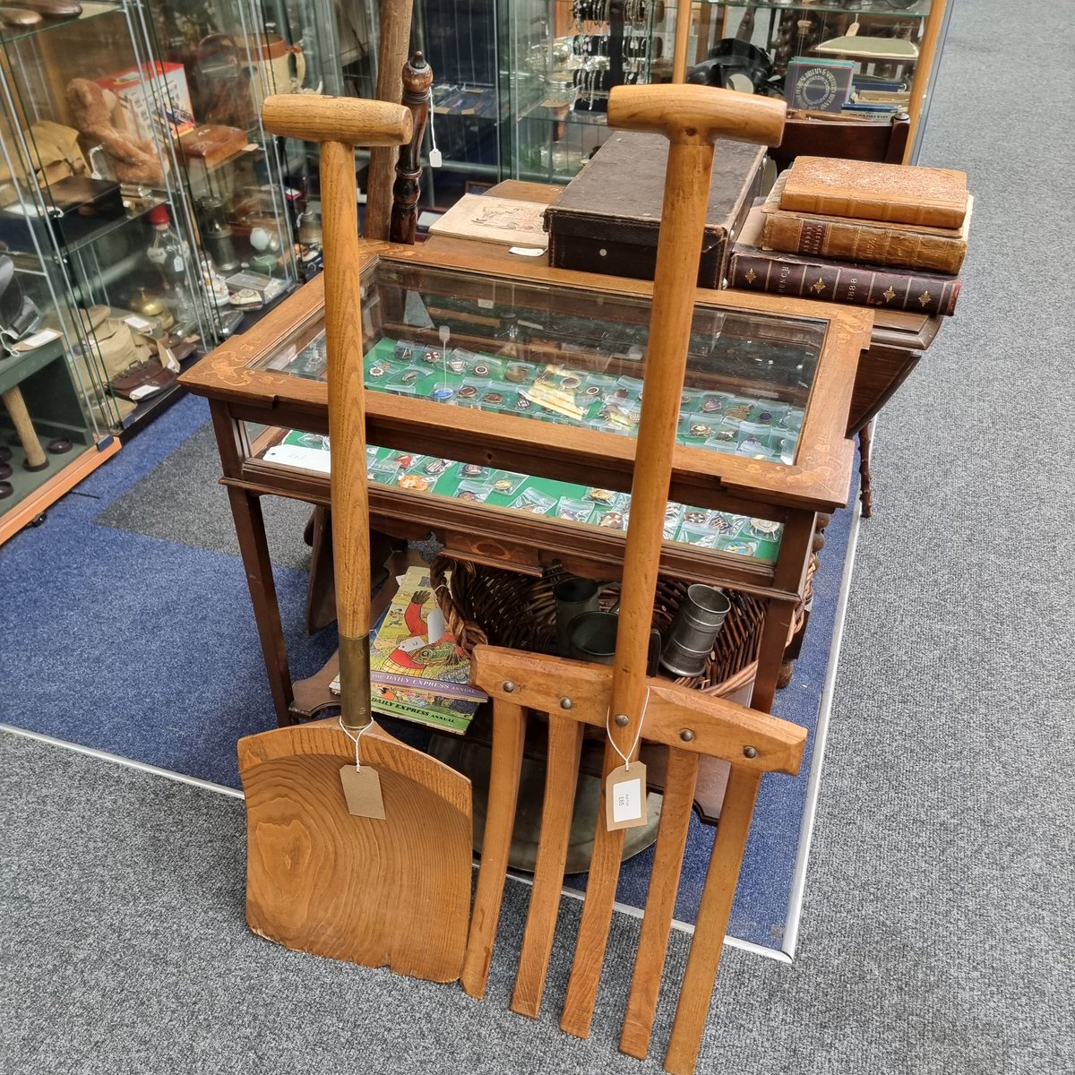 Click Antiques & Vintage tweet media