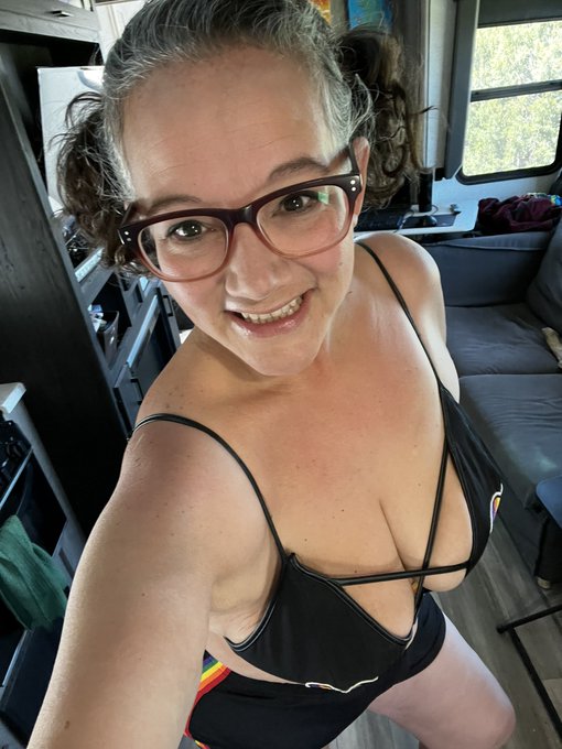 Good morning&hellip; er, maybe afternoon? Ha! I slept in. But I am SUPER ready to play now! See you there @lustycams4you