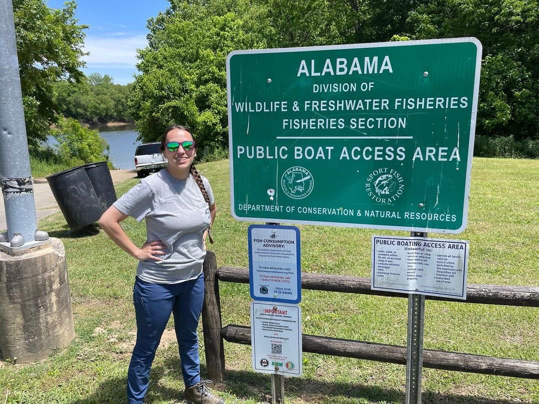 BWRiverkeeper's tweet photo. Due to #mercury pollution, 4 new fish consumption advisory signs are now at Moundville, Fosters Ferry, Riverview and Parker’s Landing public boat ramps. For more on our #FishGuide collaboration with @AlabamaRivers, @CoosaRiverkeepr and @WaterkeepersA, see: https://t.co/NXeGp4bHcq https://t.co/rkhekAYObQ