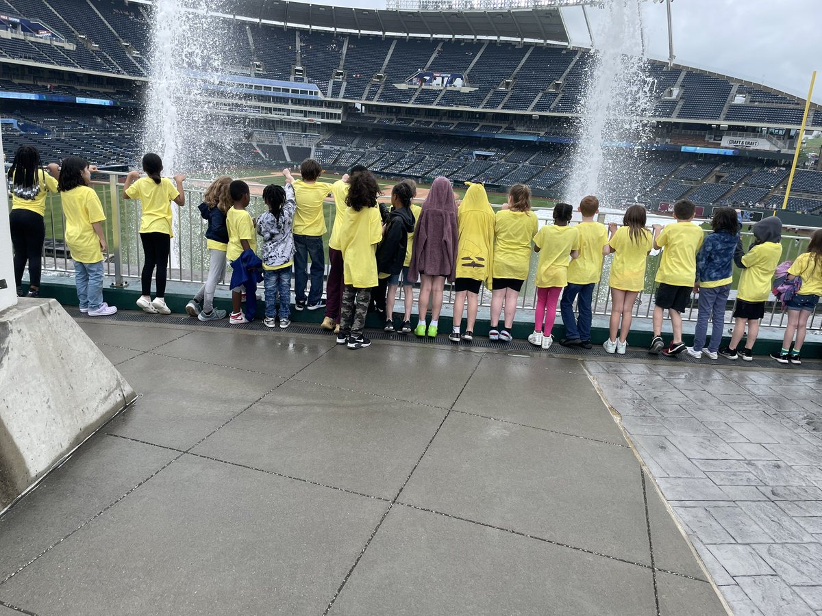 Pure happiness in the City of Fountains <a href="/Royals/">Kansas City Royals</a> 💙 
<a href="/ToppingBulldogs/">Topping Elementary</a>