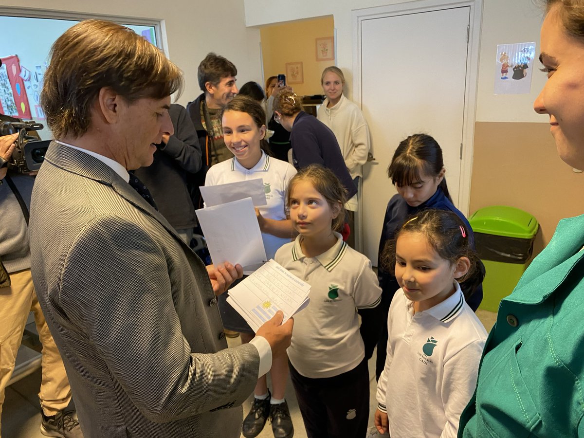 LuisLacallePou's tweet photo. Participamos de la inauguración de Primaria Impulso y recorrimos las instalaciones del Colegio Los Rosales para conocer  más de las actividades de realizan. https://t.co/TkfKR3QIoL